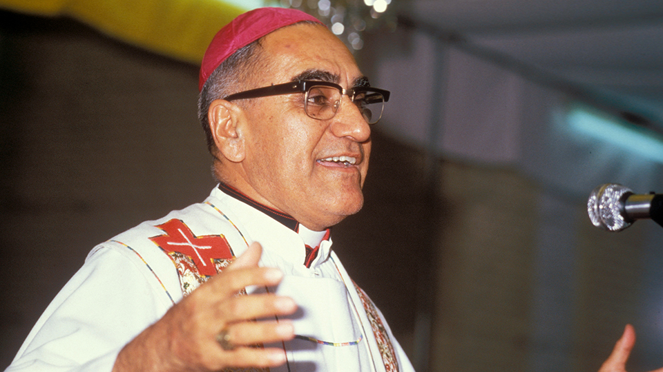 San Salvador: Erzbischof Oscar Romero bei der Predigt. Diese Bilder von Gadmer sind Eigentum von Bethlehem Mission Immensee und dürfen auch extern verwendet werden.