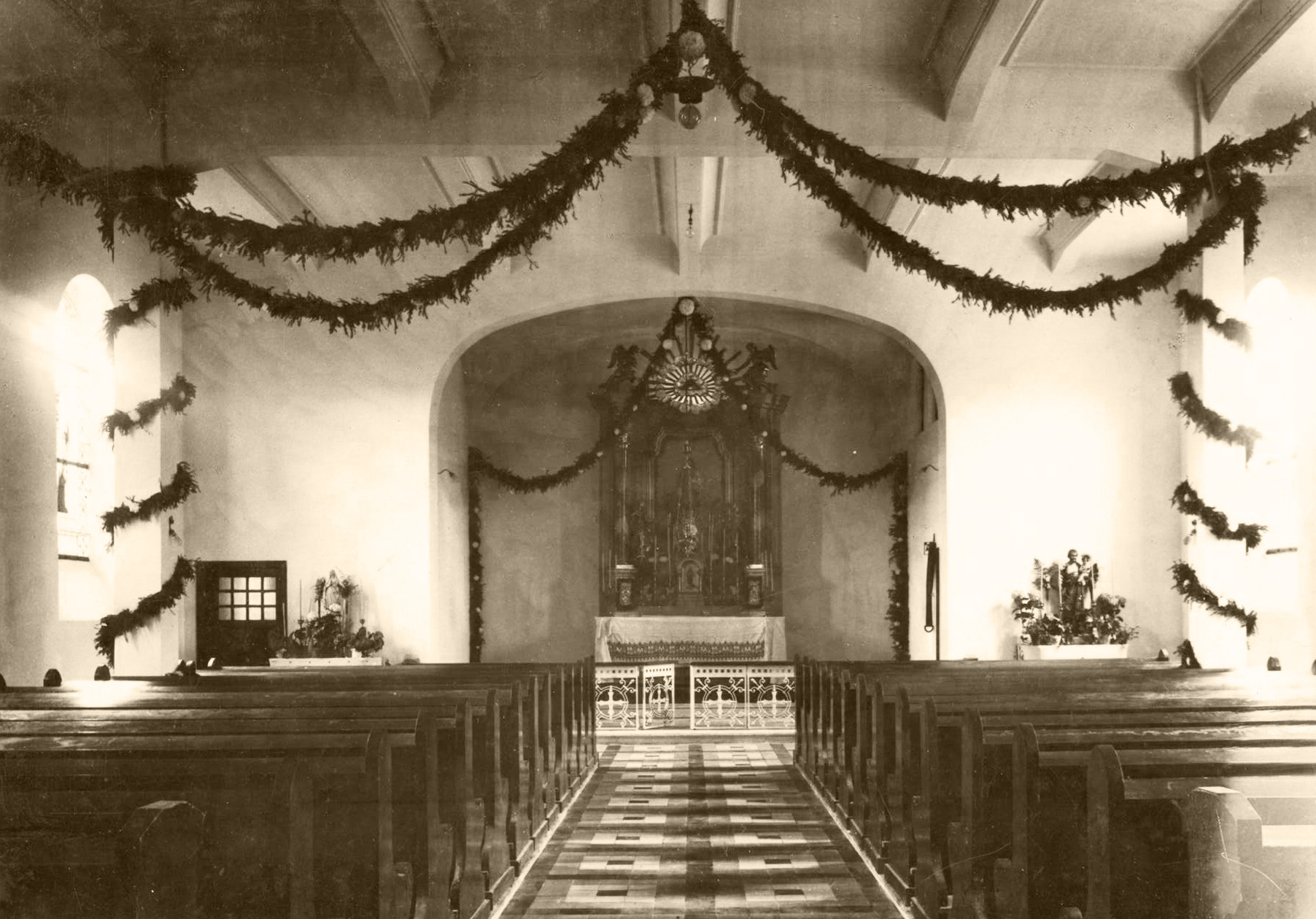 Foto historischHerz-Jesu Kirche innenEinweihung